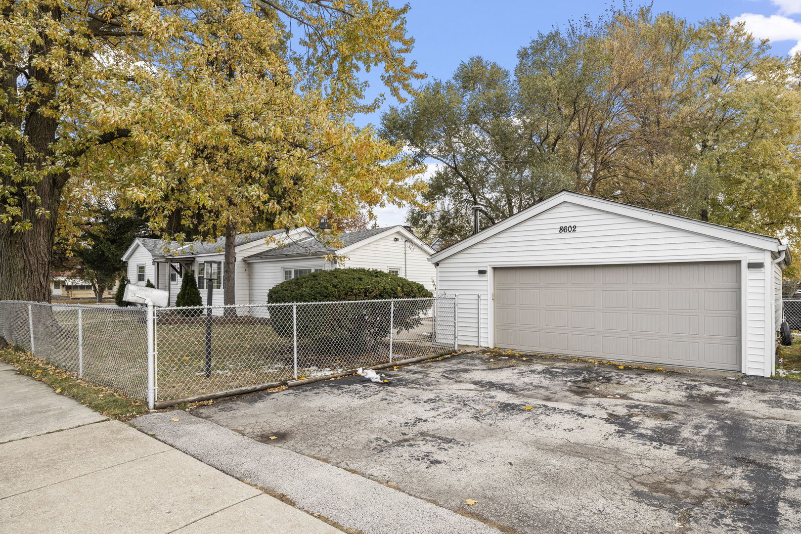 8602 S Oak Park Avenue, Burbank, IL 60459