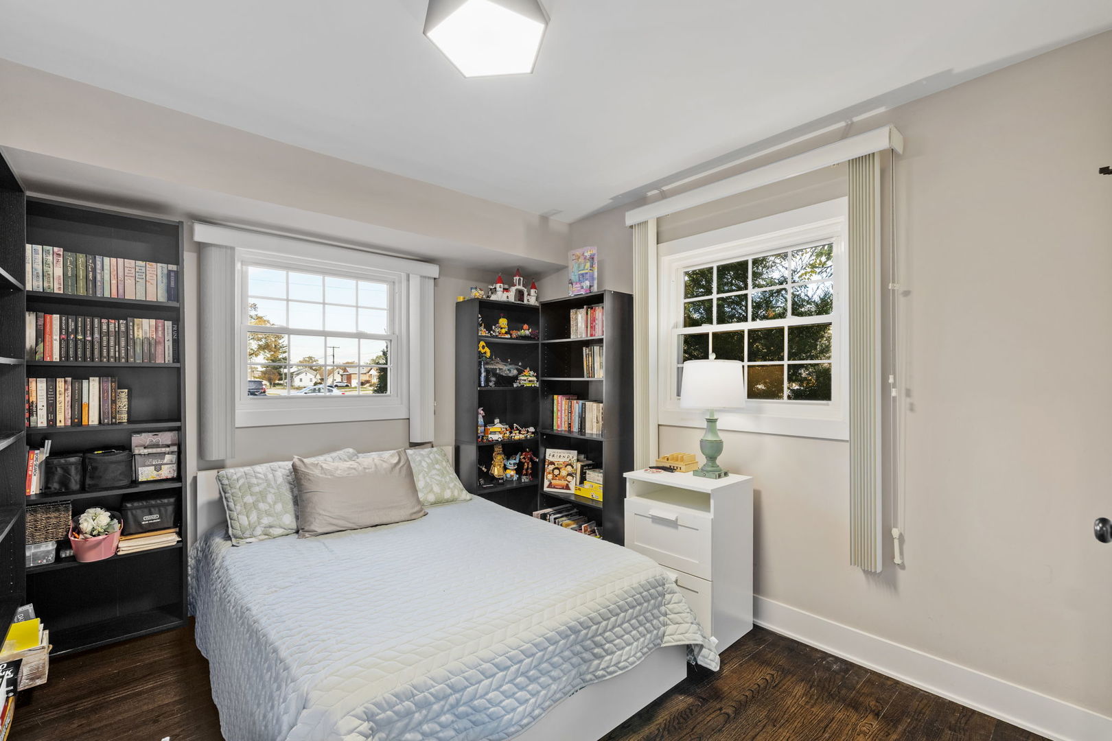 8602 S Oak Park Avenue, Burbank, IL 60459