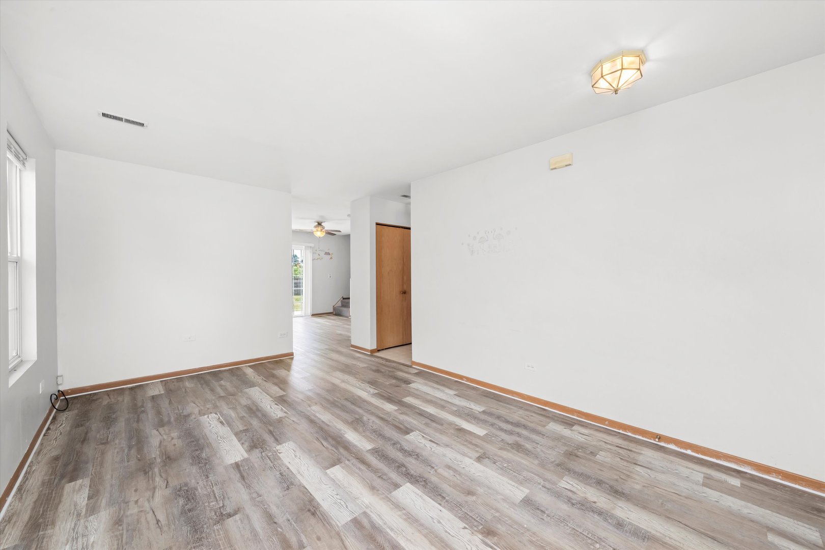 923 E SAVANNAH Drive, Romeoville, IL 60446