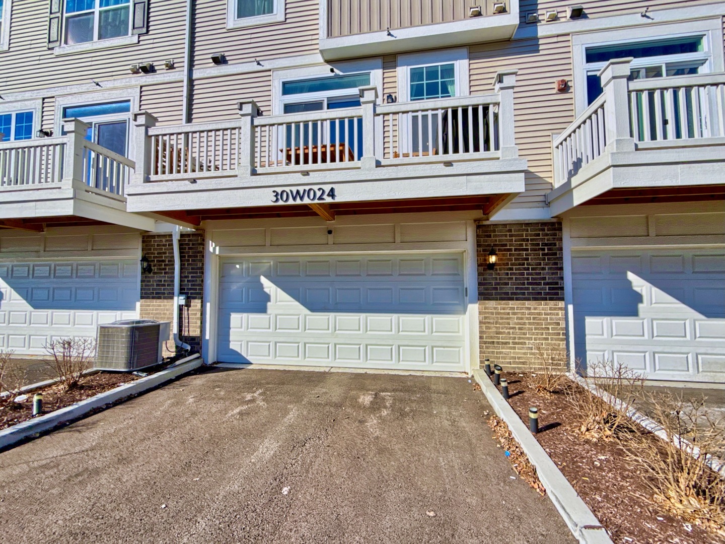 30W024 Brayman Court, Warrenville, IL 60563