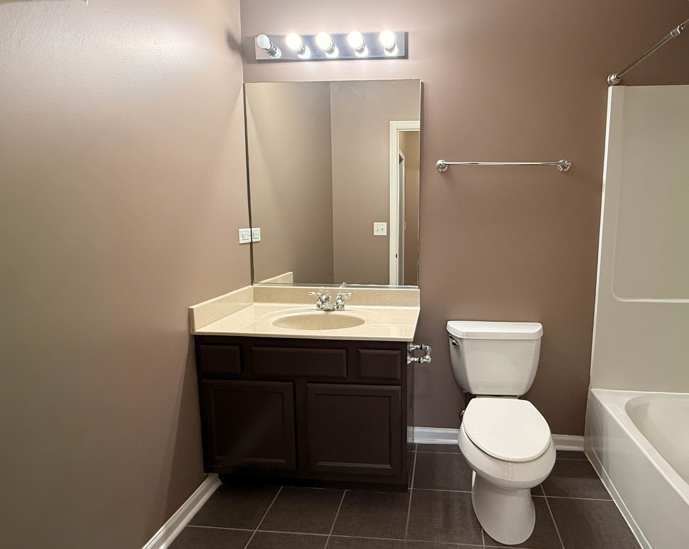 2250 Aurora Drive #24, Pingree Grove, IL 60140