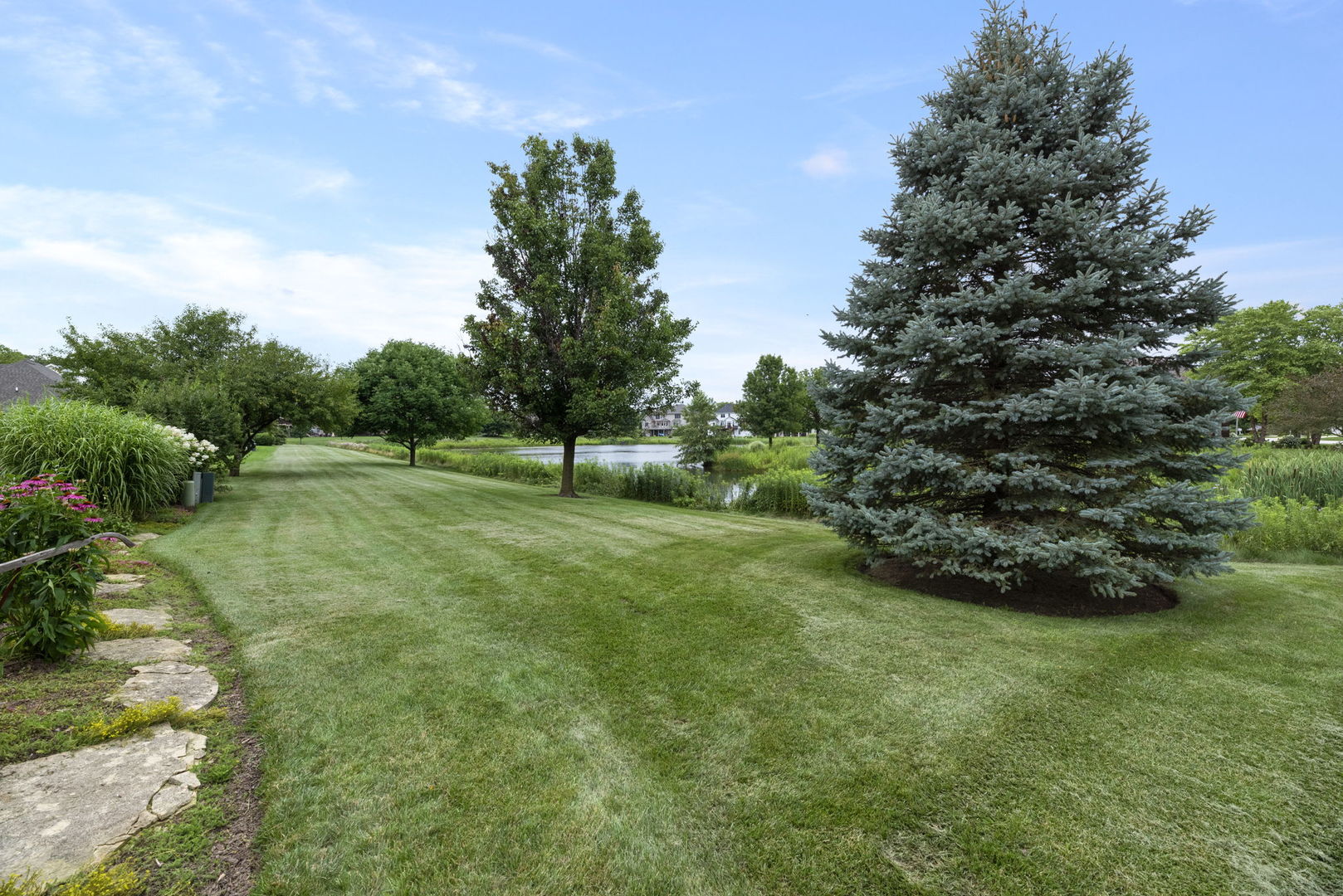 877 Elm Street, Sugar Grove, IL 60554