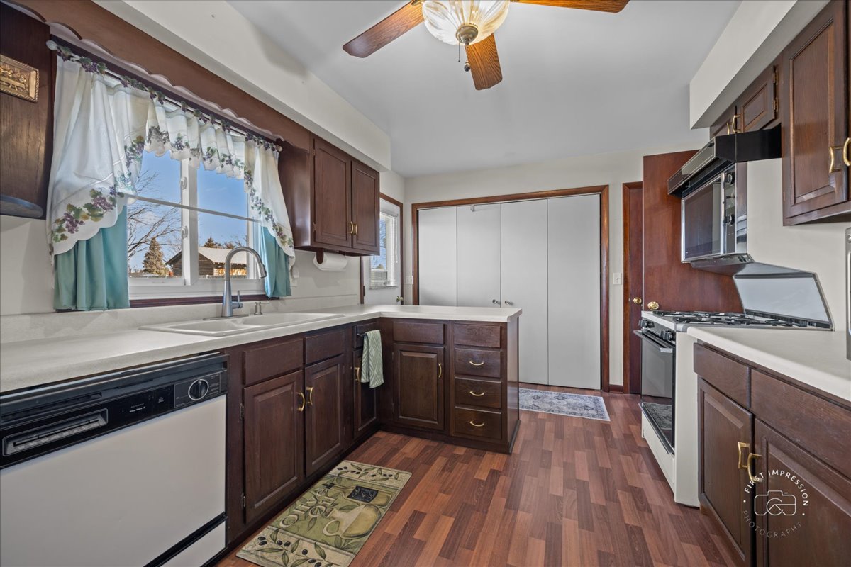 Naperville, IL 60563