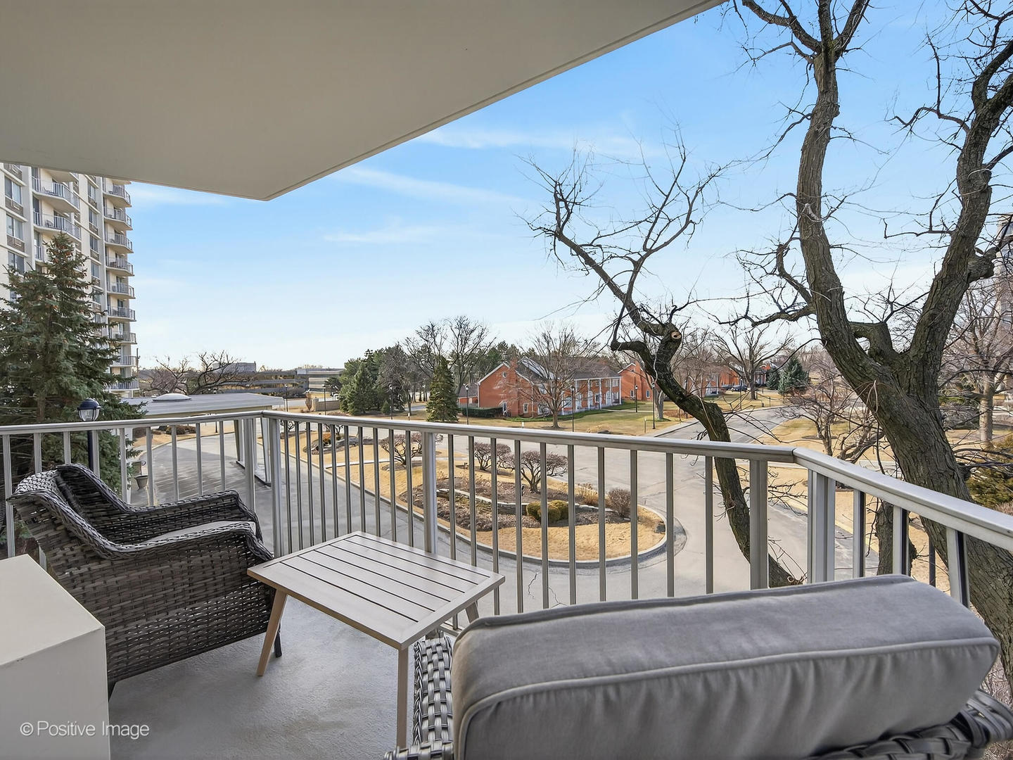 40 N Tower Road #2F, Oak Brook, IL 60523