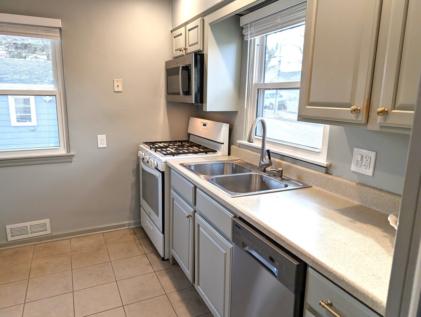 1106 N Main Street, Naperville, IL 60563