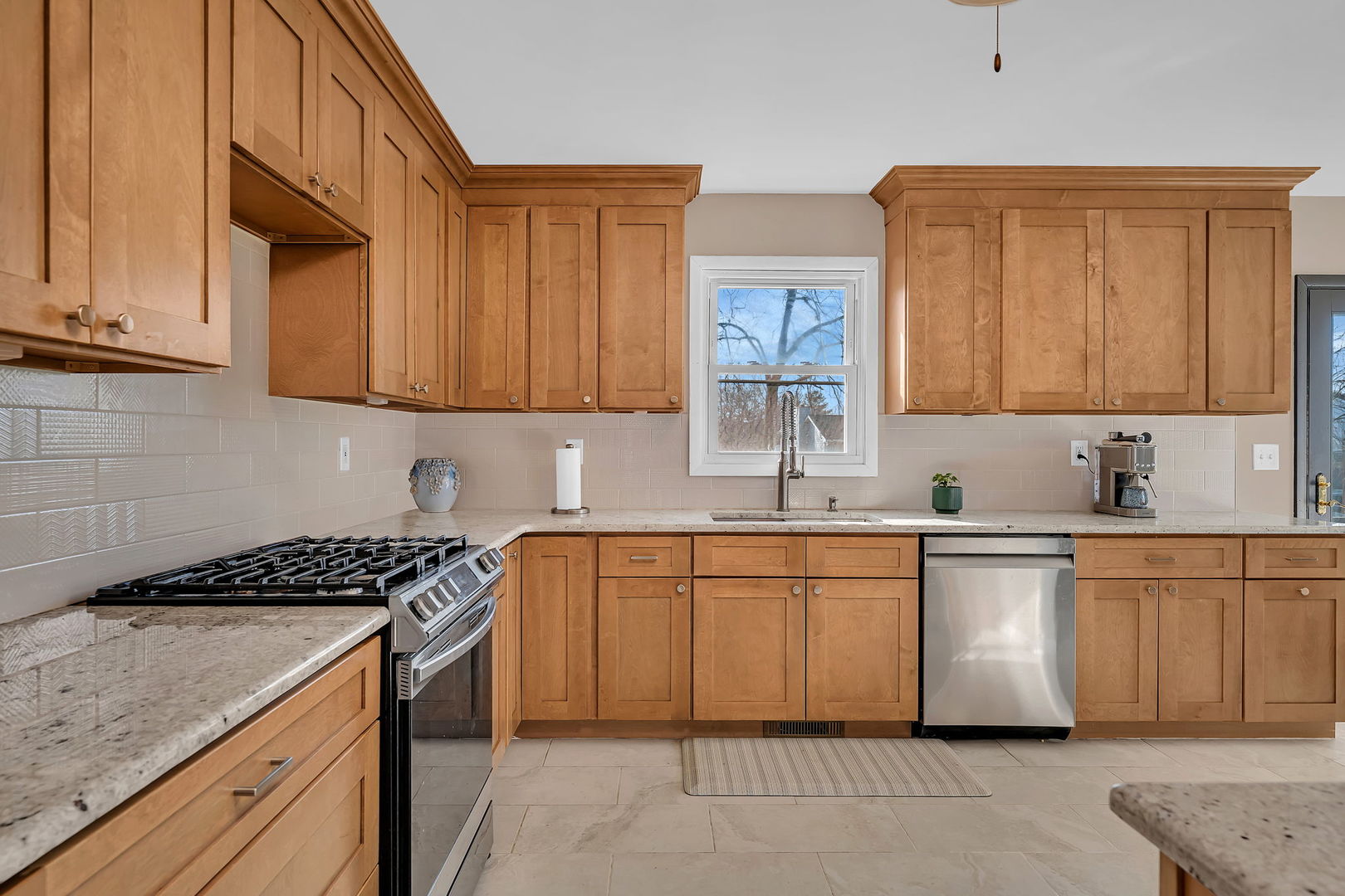 24333 S Valley Drive, Channahon, IL 60410