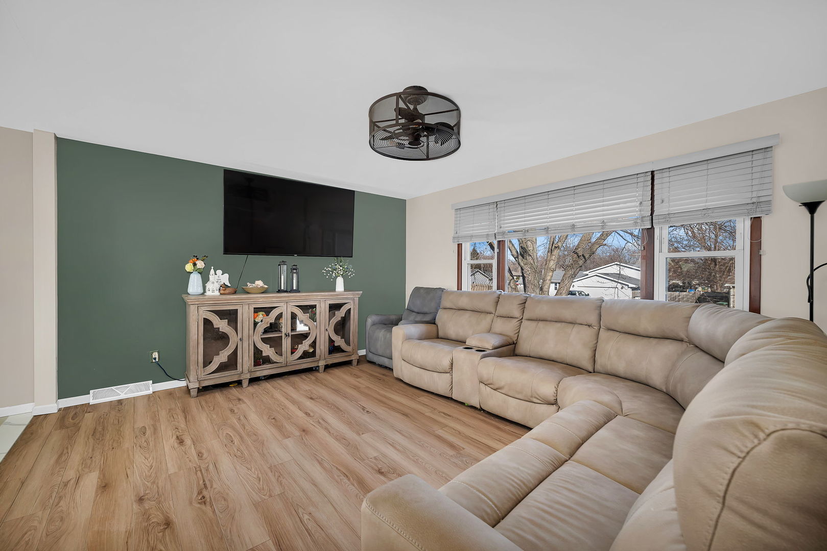 24333 S Valley Drive, Channahon, IL 60410