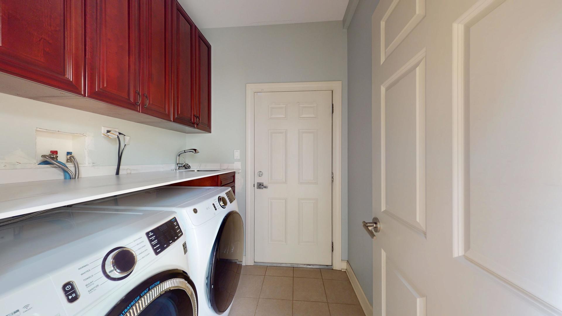 28 Legacy Lane, Wheeling, IL 60090