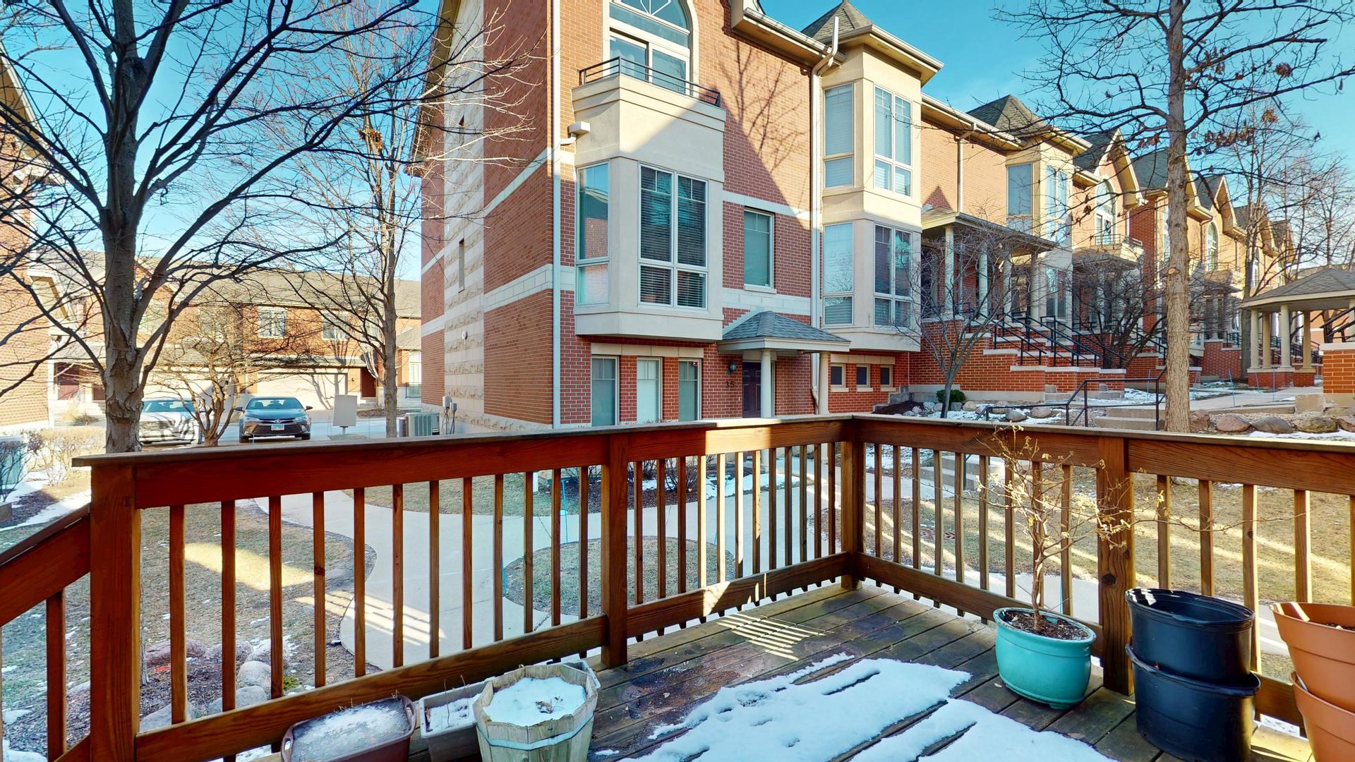 28 Legacy Lane, Wheeling, IL 60090