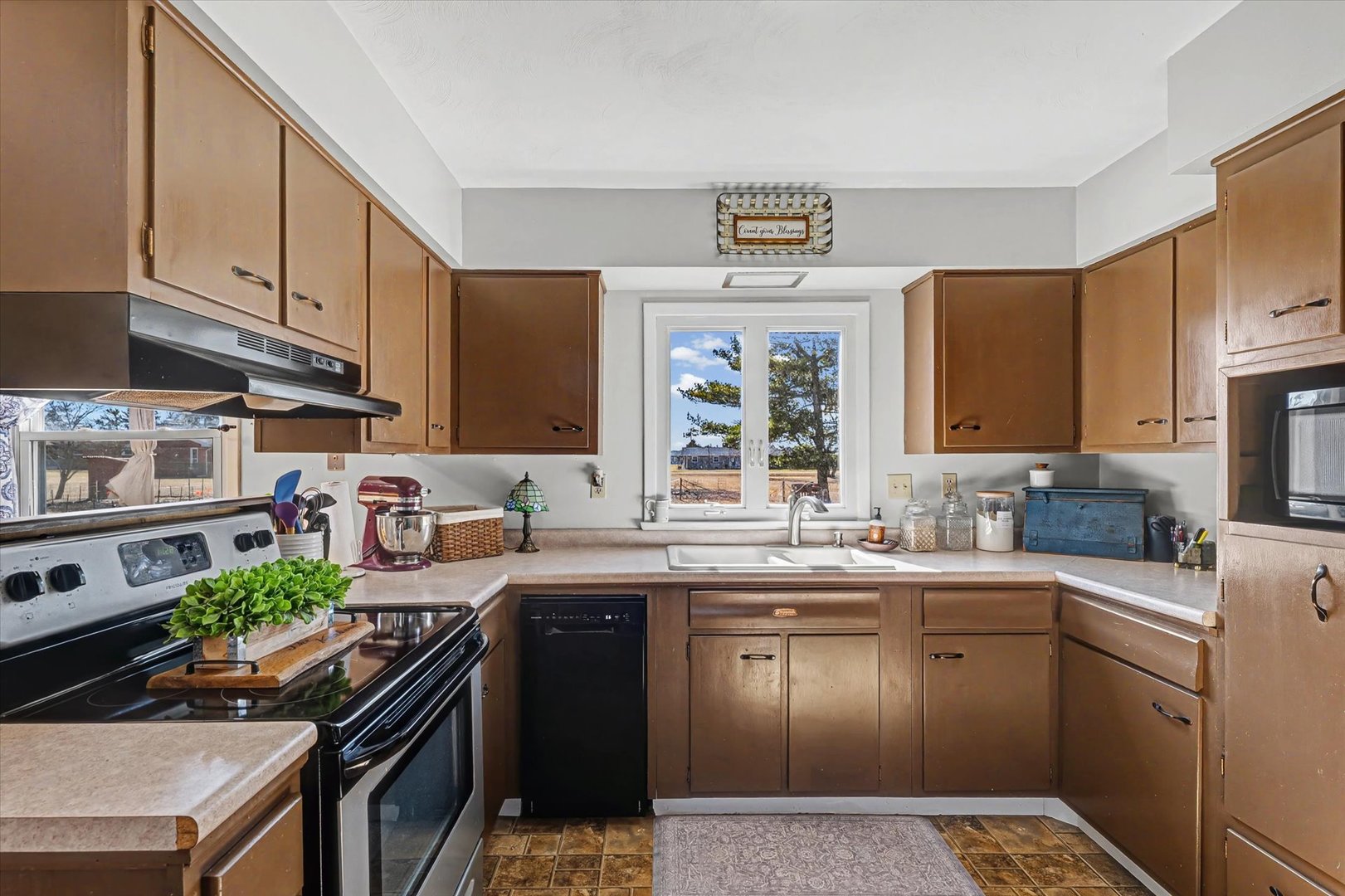 913 E 1st Street, Gibson City, IL 60936