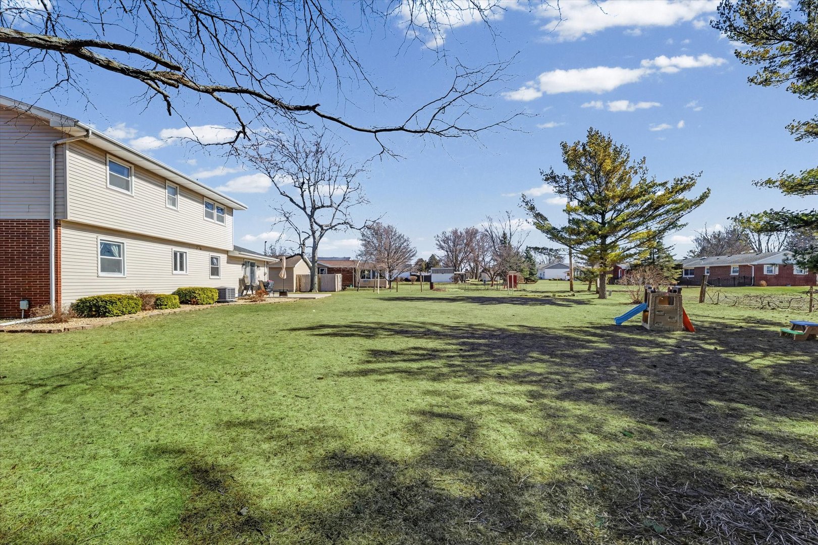 913 E 1st Street, Gibson City, IL 60936