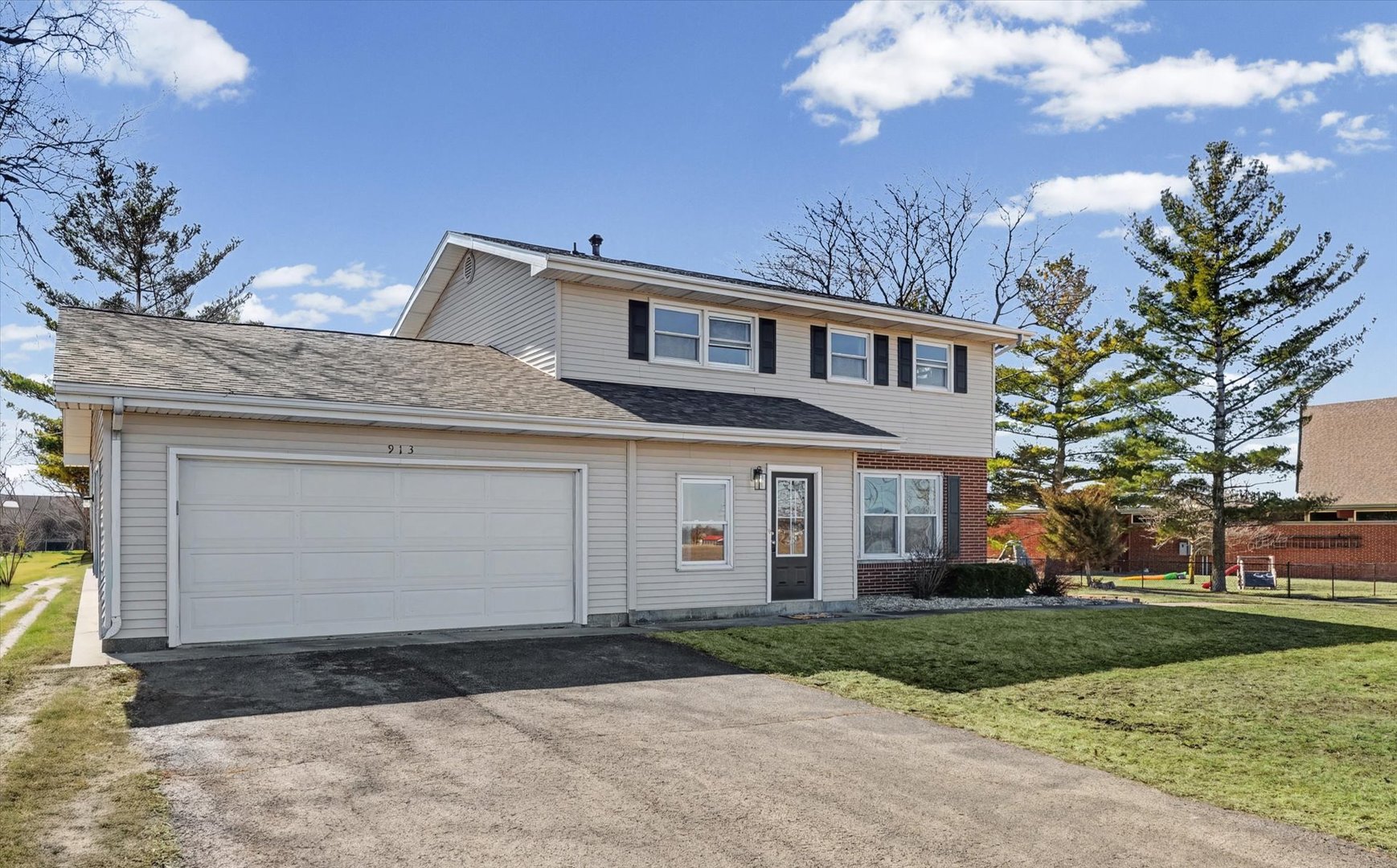 913 E 1st Street, Gibson City, IL 60936