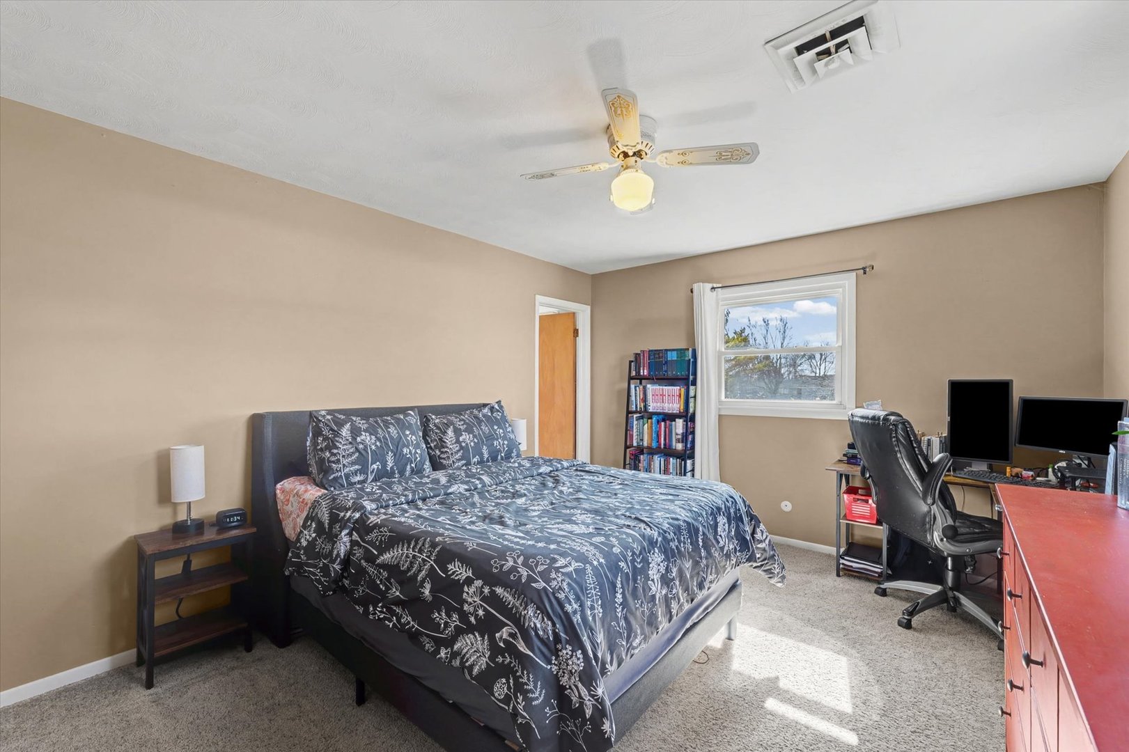 913 E 1st Street, Gibson City, IL 60936