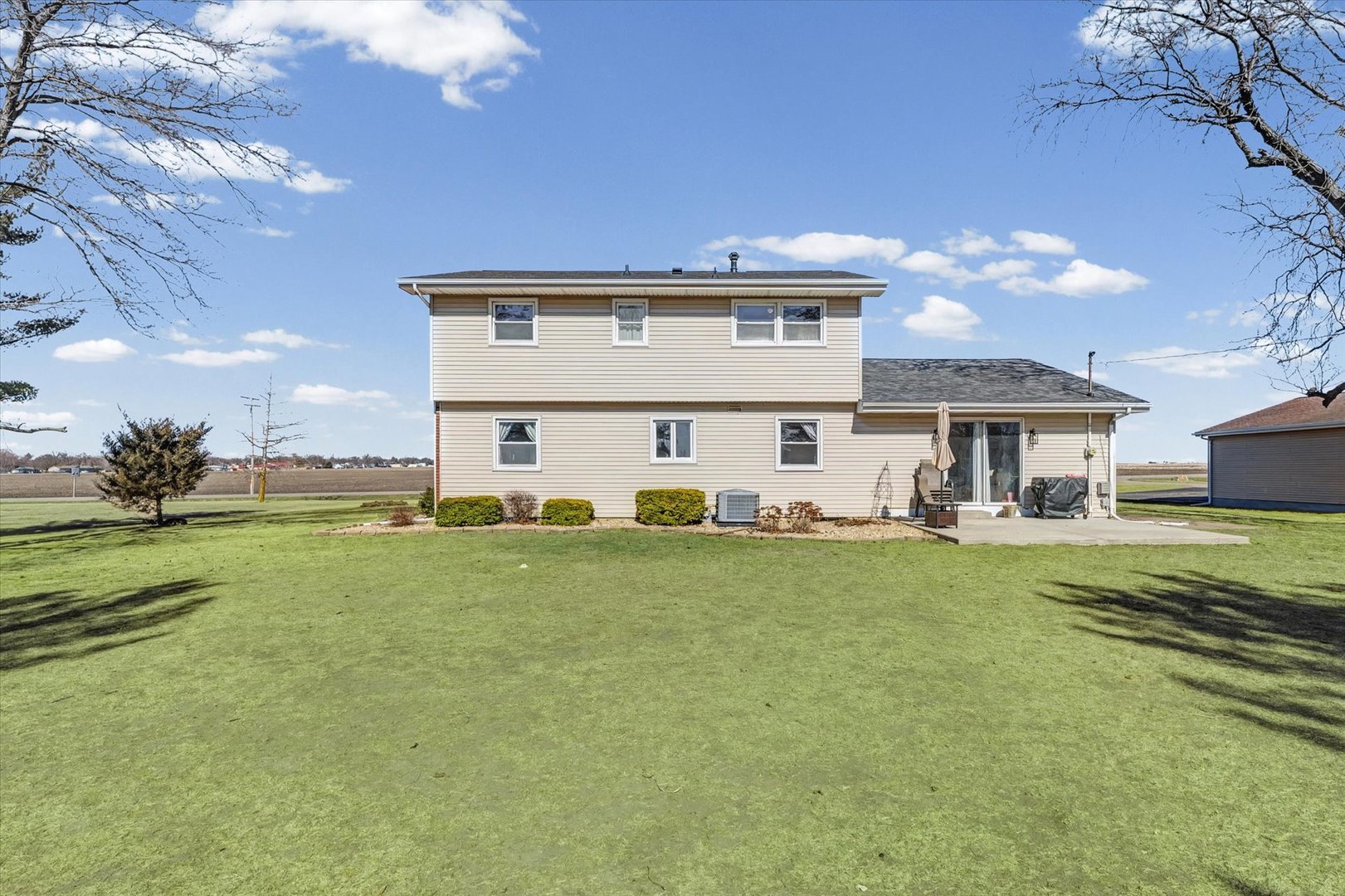 913 E 1st Street, Gibson City, IL 60936