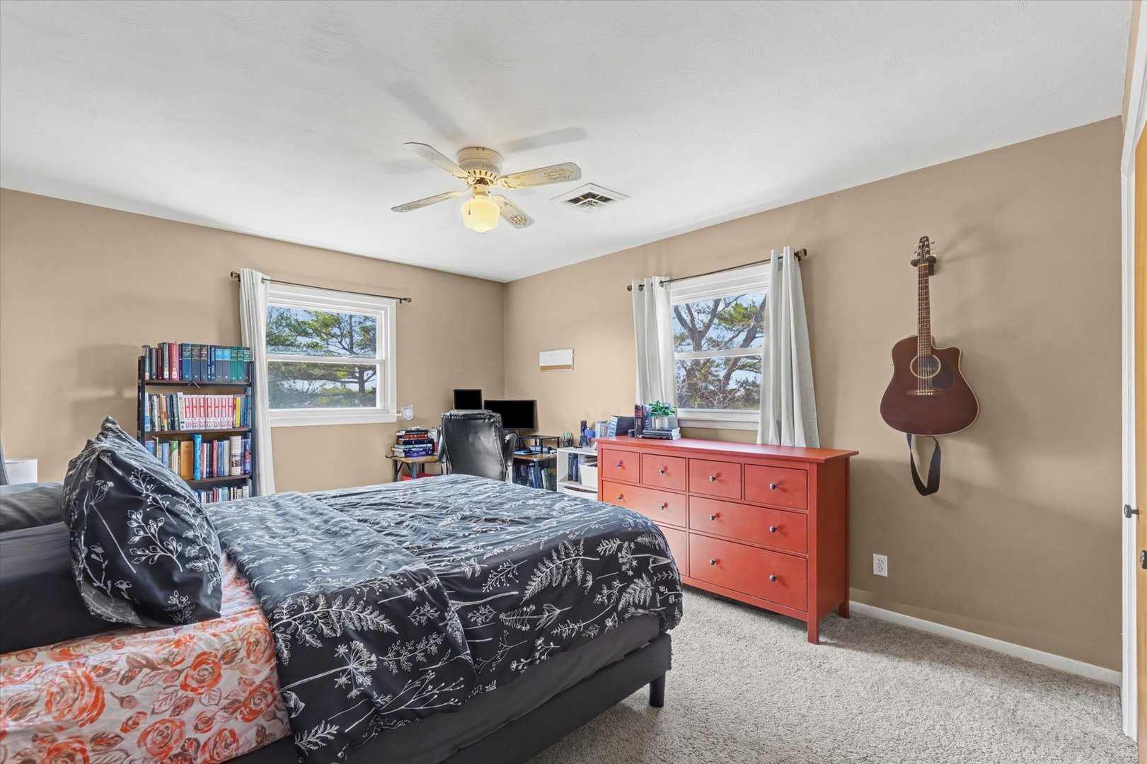 913 E 1st Street, Gibson City, IL 60936