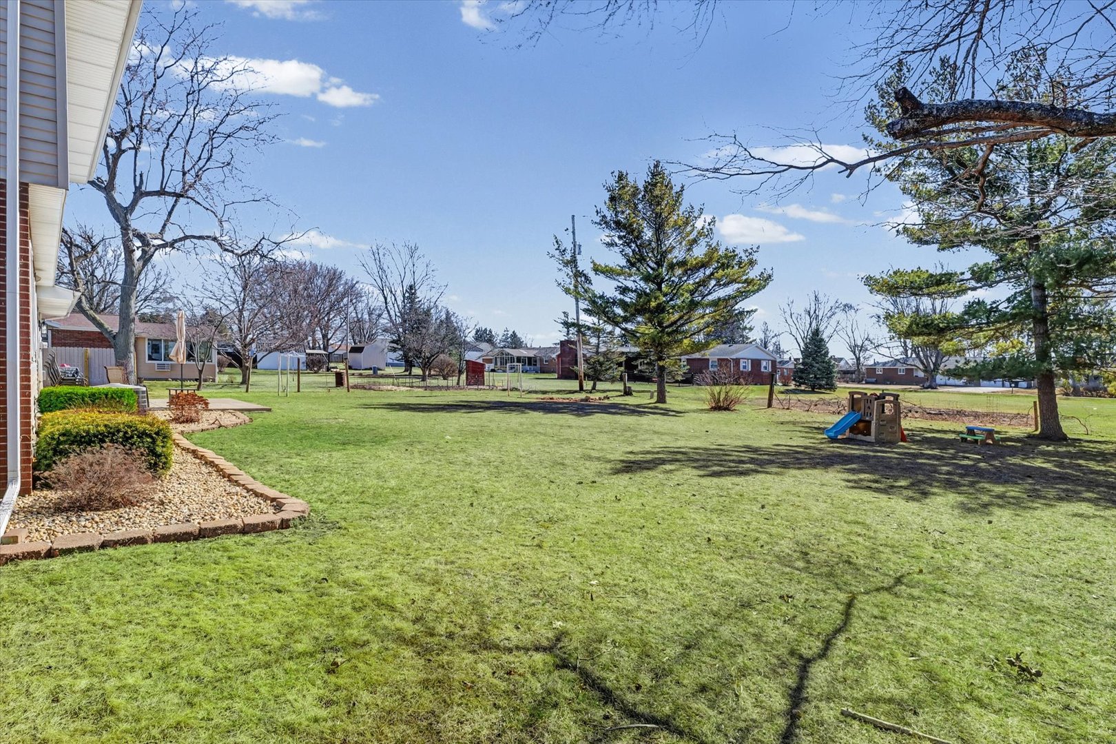 913 E 1st Street, Gibson City, IL 60936