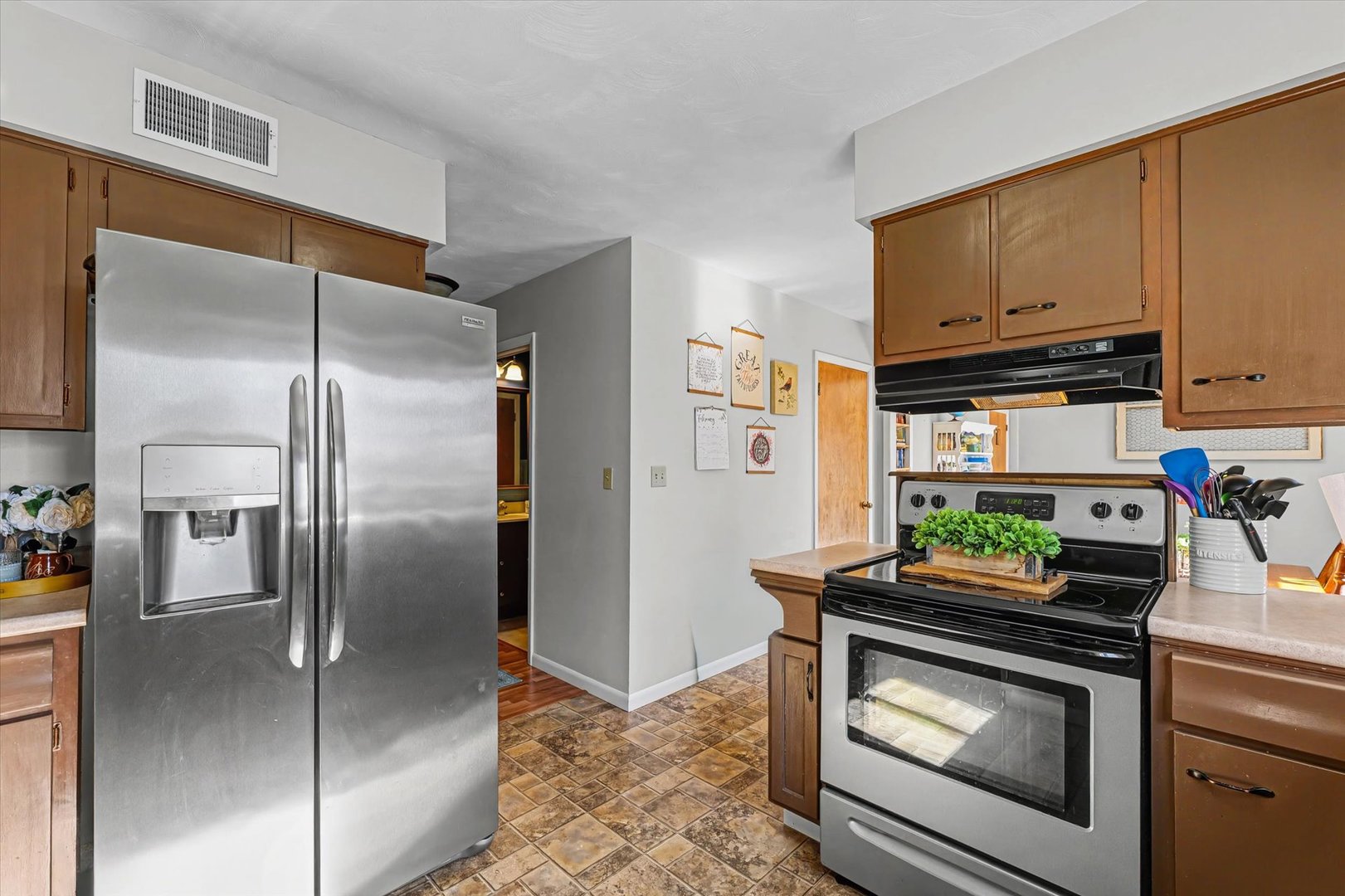 913 E 1st Street, Gibson City, IL 60936