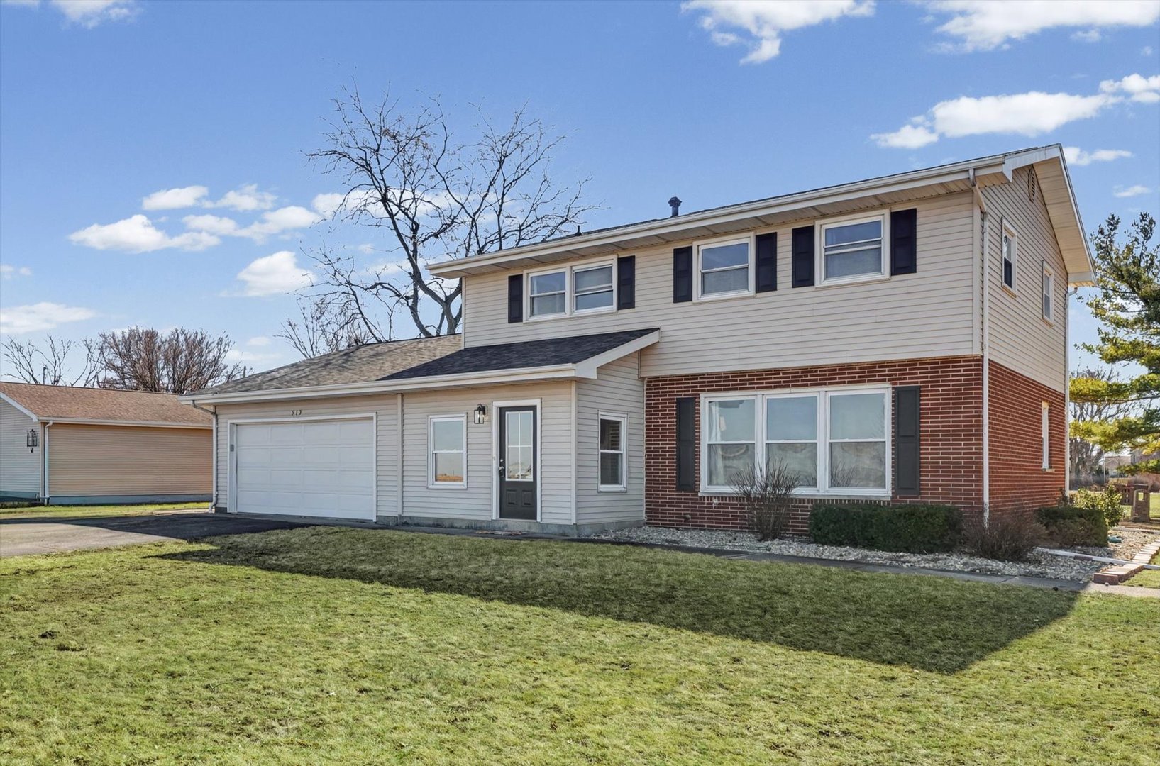 913 E 1st Street, Gibson City, IL 60936