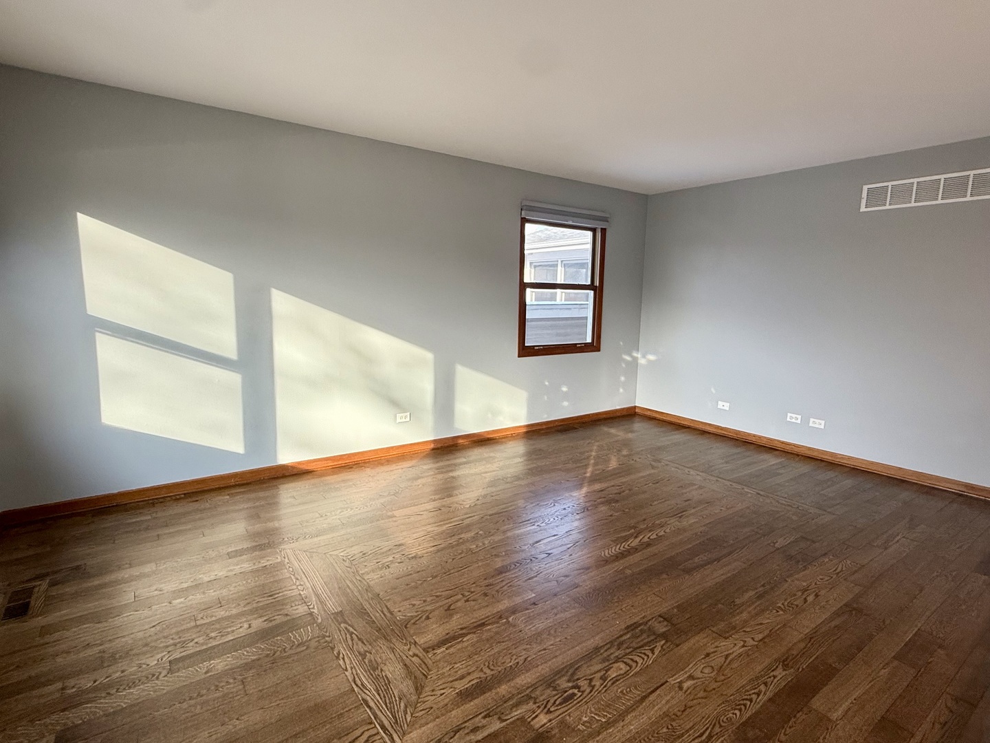 267 N Idlewild Avenue, Mundelein, IL 60060