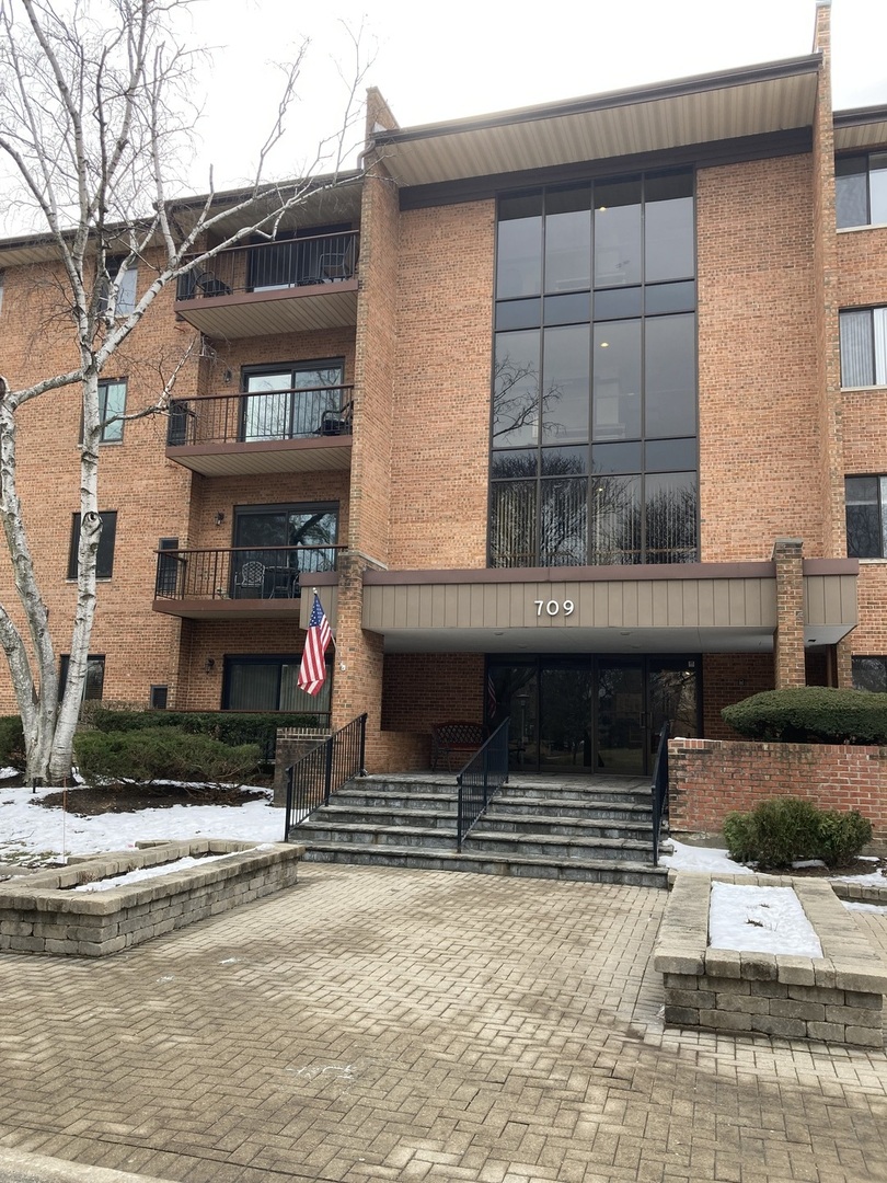 709 79th Street #408, Darien, IL 60561