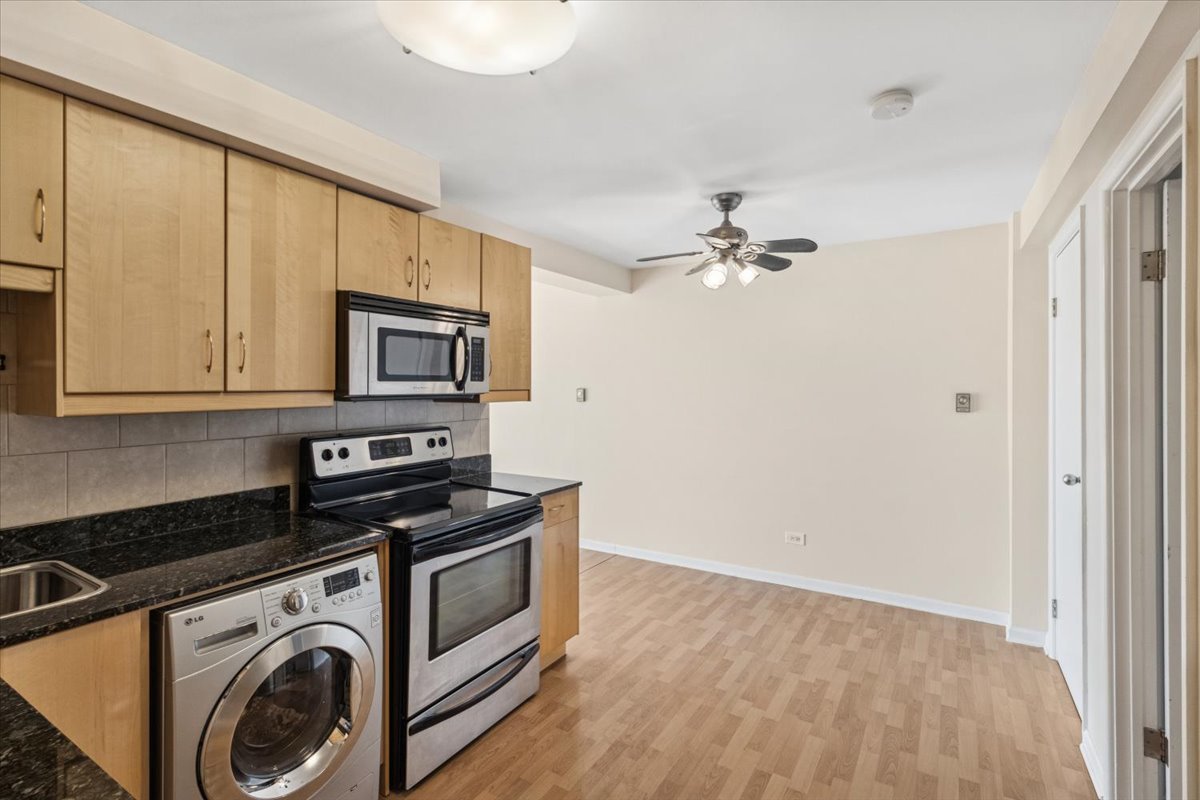 410 Crescent Boulevard #2B, Lombard, IL 60148