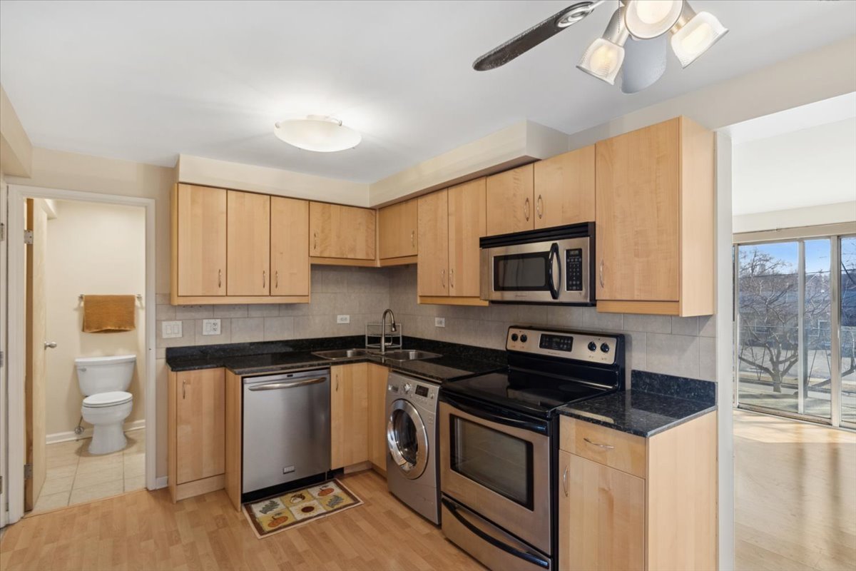 410 Crescent Boulevard #2B, Lombard, IL 60148