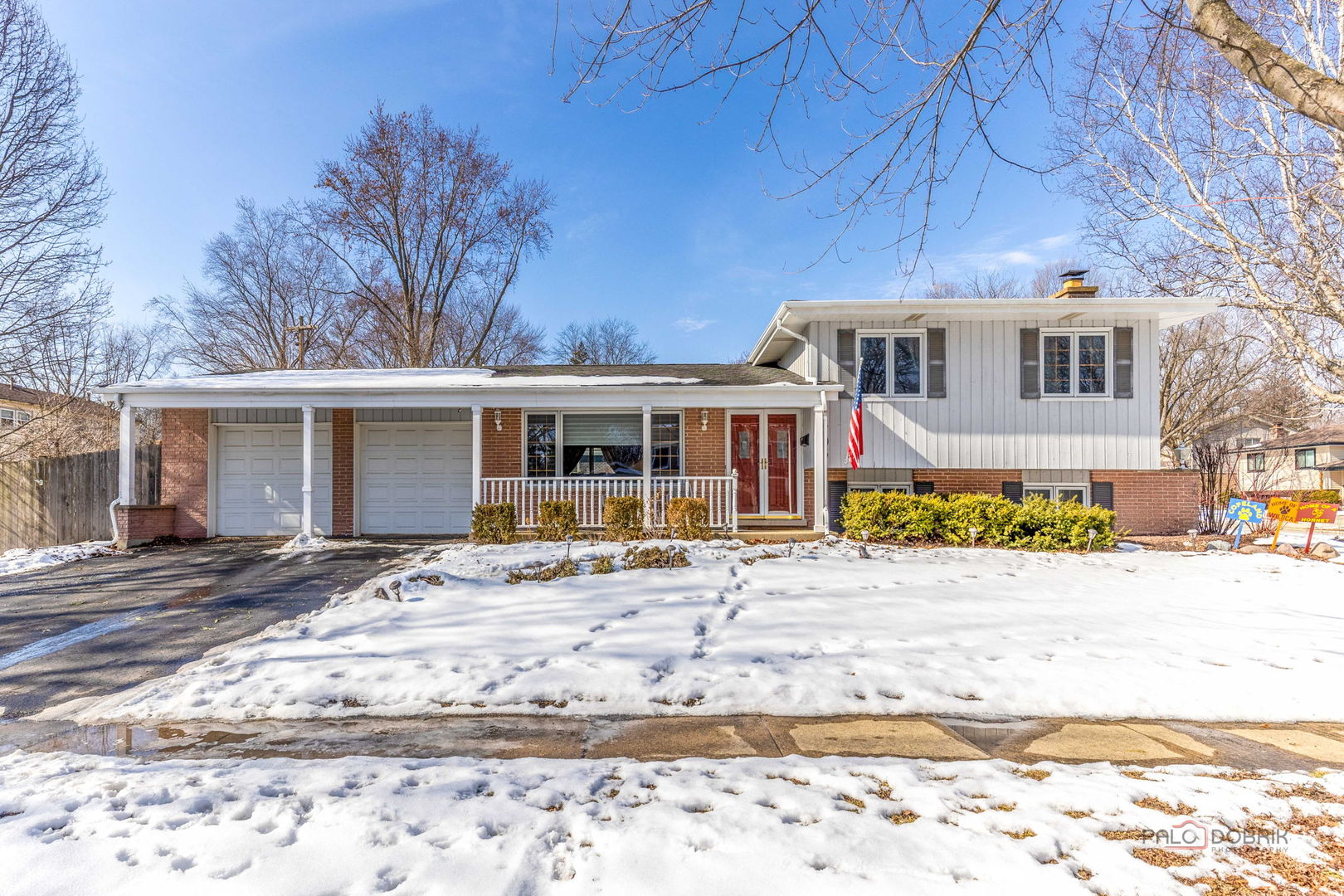 705 S Dymond Road, Libertyville, IL 60048