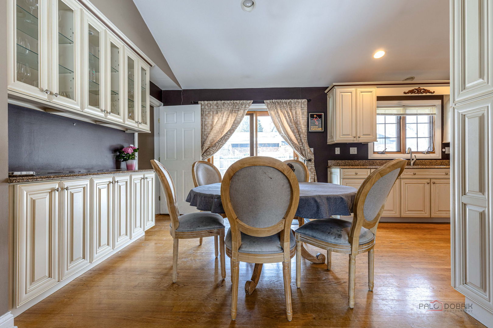 705 S Dymond Road, Libertyville, IL 60048