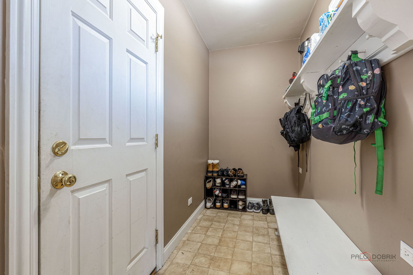 705 S Dymond Road, Libertyville, IL 60048