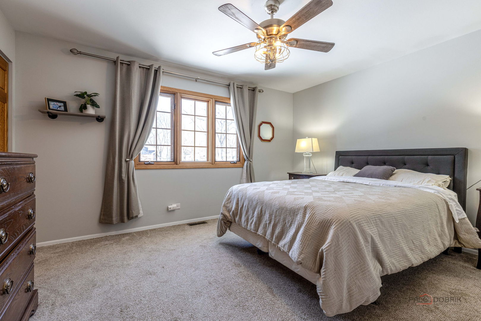 705 S Dymond Road, Libertyville, IL 60048