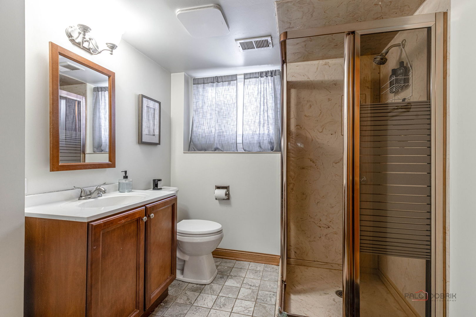 705 S Dymond Road, Libertyville, IL 60048