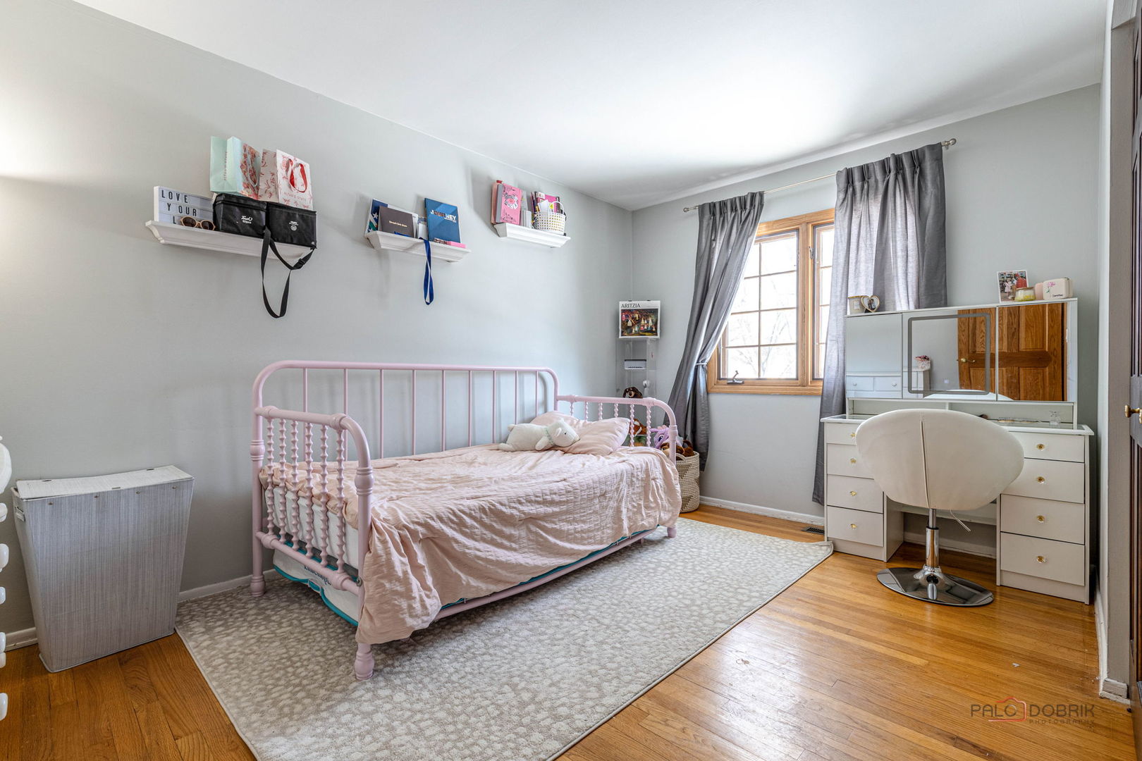 705 S Dymond Road, Libertyville, IL 60048