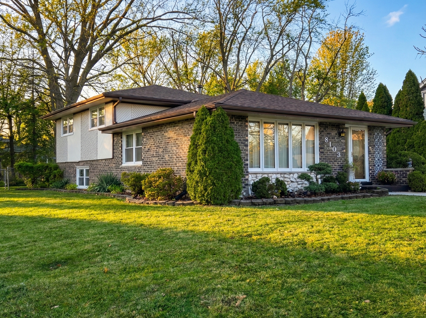8103 Gladys Lane, Palos Hills, IL 60465