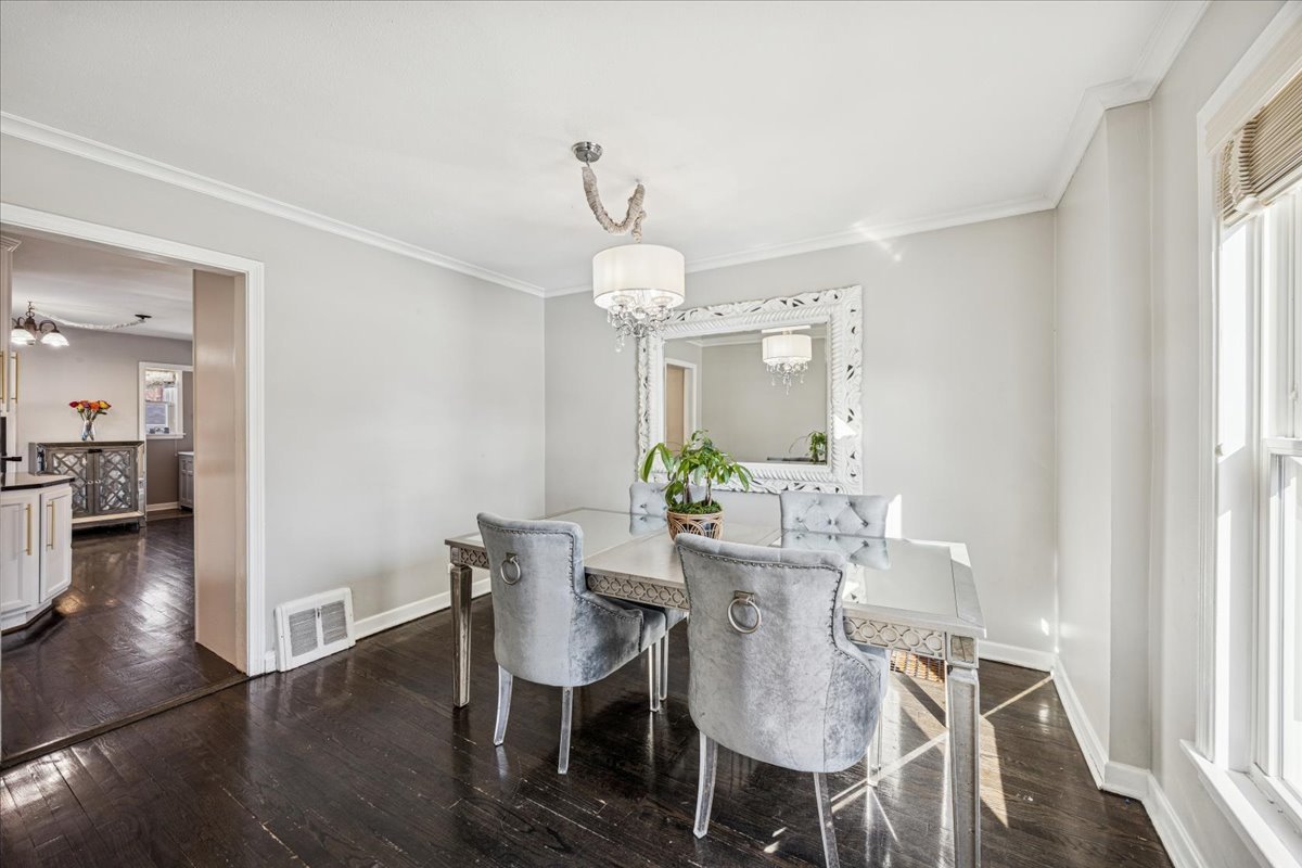 1426 Bristol Avenue, Westchester, IL 60154