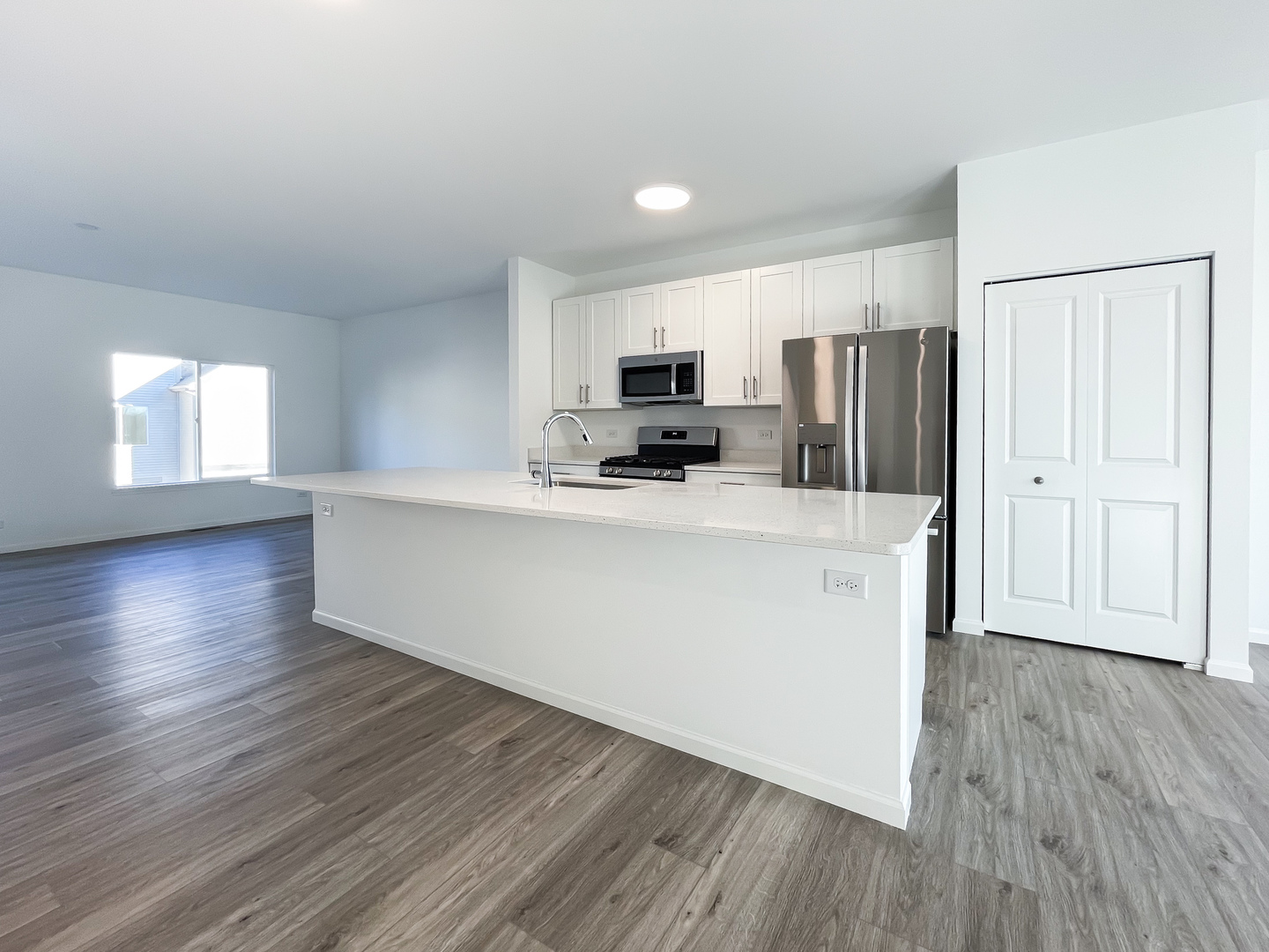 245 Regency Court #B, Wauconda, IL 60084