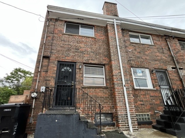 7915 S Saginaw Avenue #F, Chicago, IL 60617