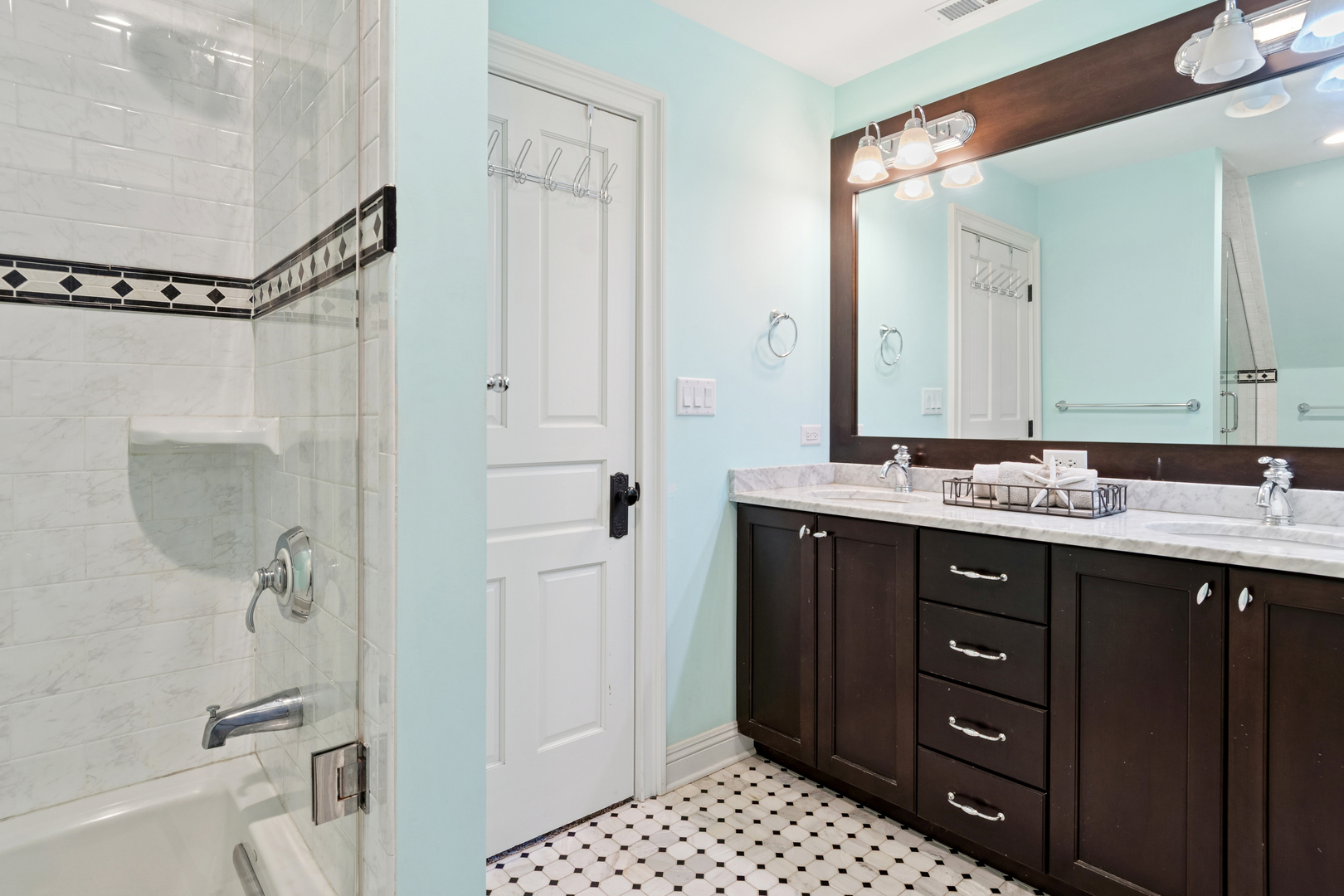 203 S Columbia Street, Naperville, IL 60540