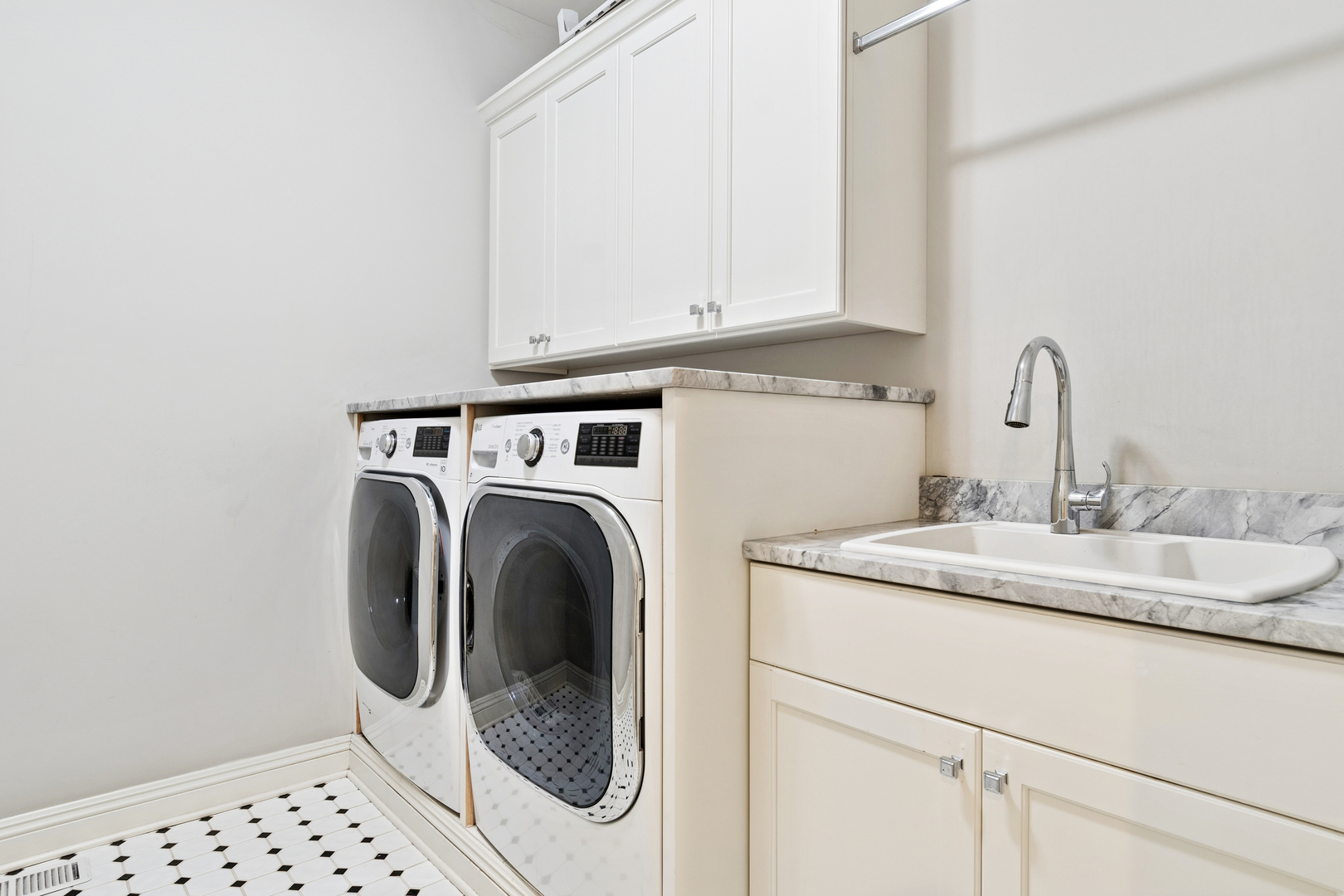 203 S Columbia Street, Naperville, IL 60540