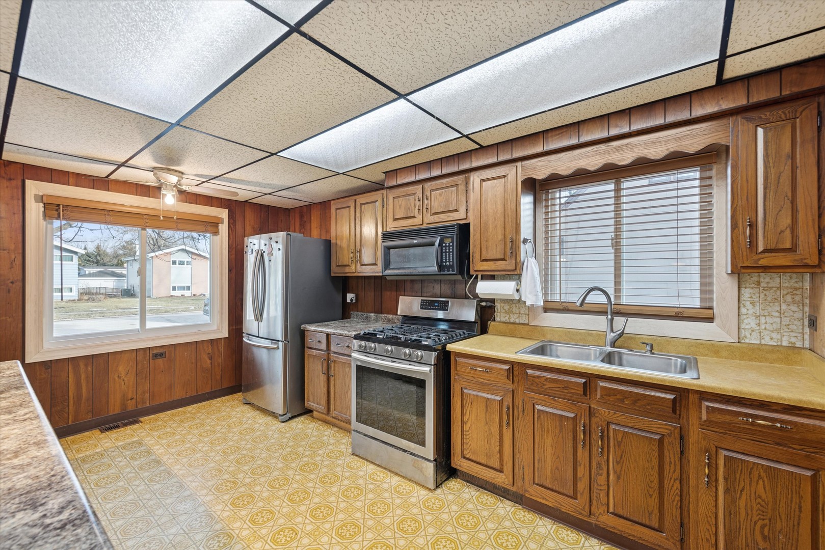 360 N Lincoln Avenue, Villa Park, IL 60181