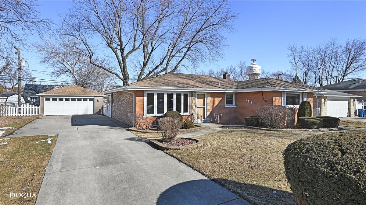 7132 W 84th Place, Burbank, IL 60459
