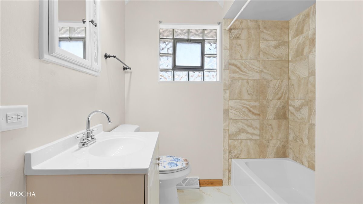 7132 W 84th Place, Burbank, IL 60459