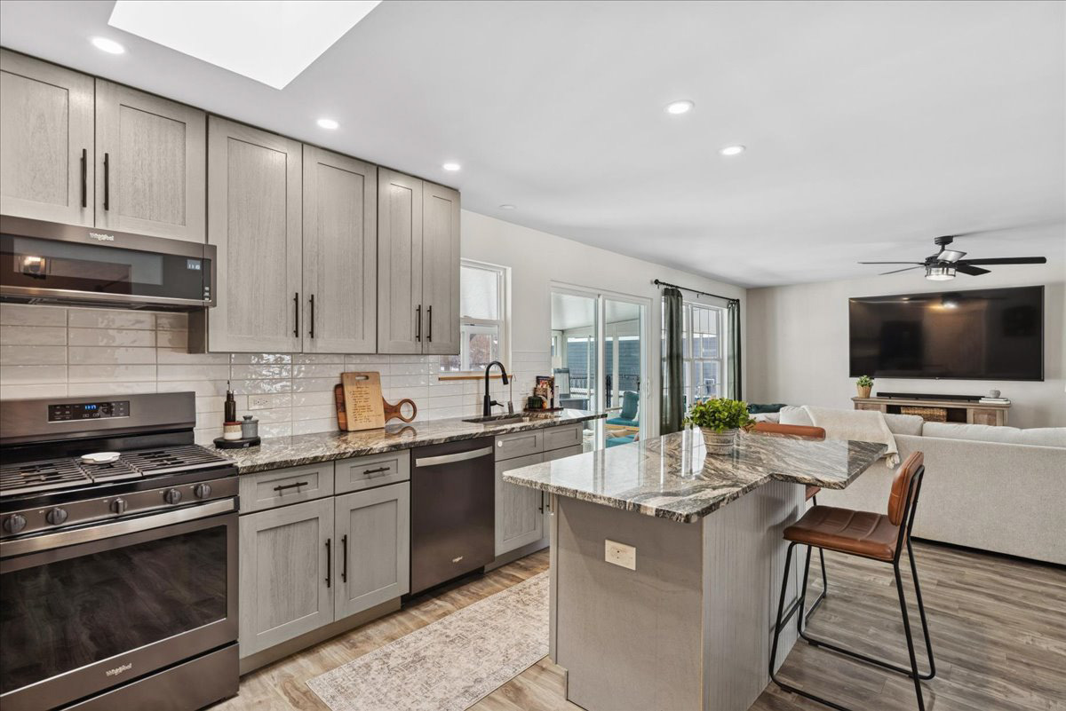 3727 Hale Lane, Island Lake, IL 60042