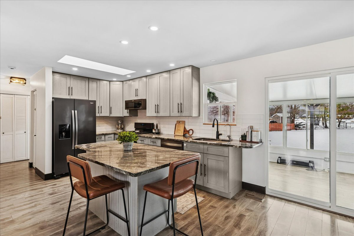 3727 Hale Lane, Island Lake, IL 60042