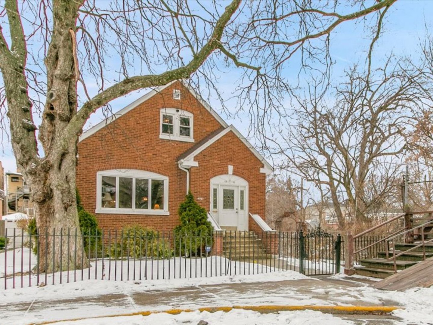 4952 N Bernard Street, Chicago, IL 60625