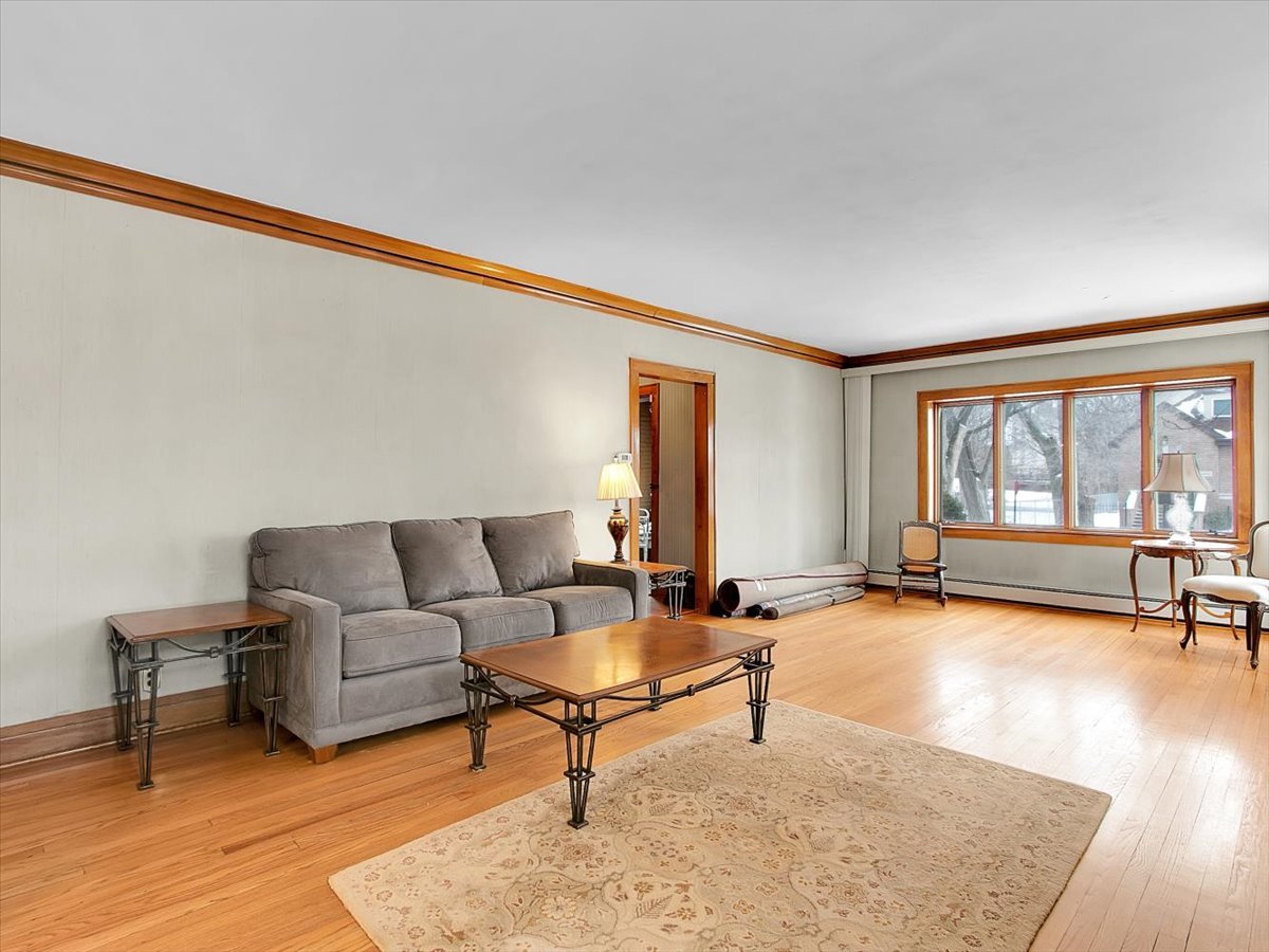 4952 N Bernard Street, Chicago, IL 60625