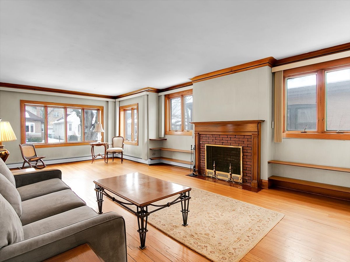 4952 N Bernard Street, Chicago, IL 60625