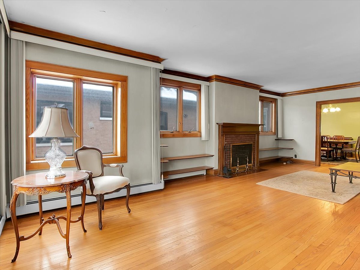 4952 N Bernard Street, Chicago, IL 60625