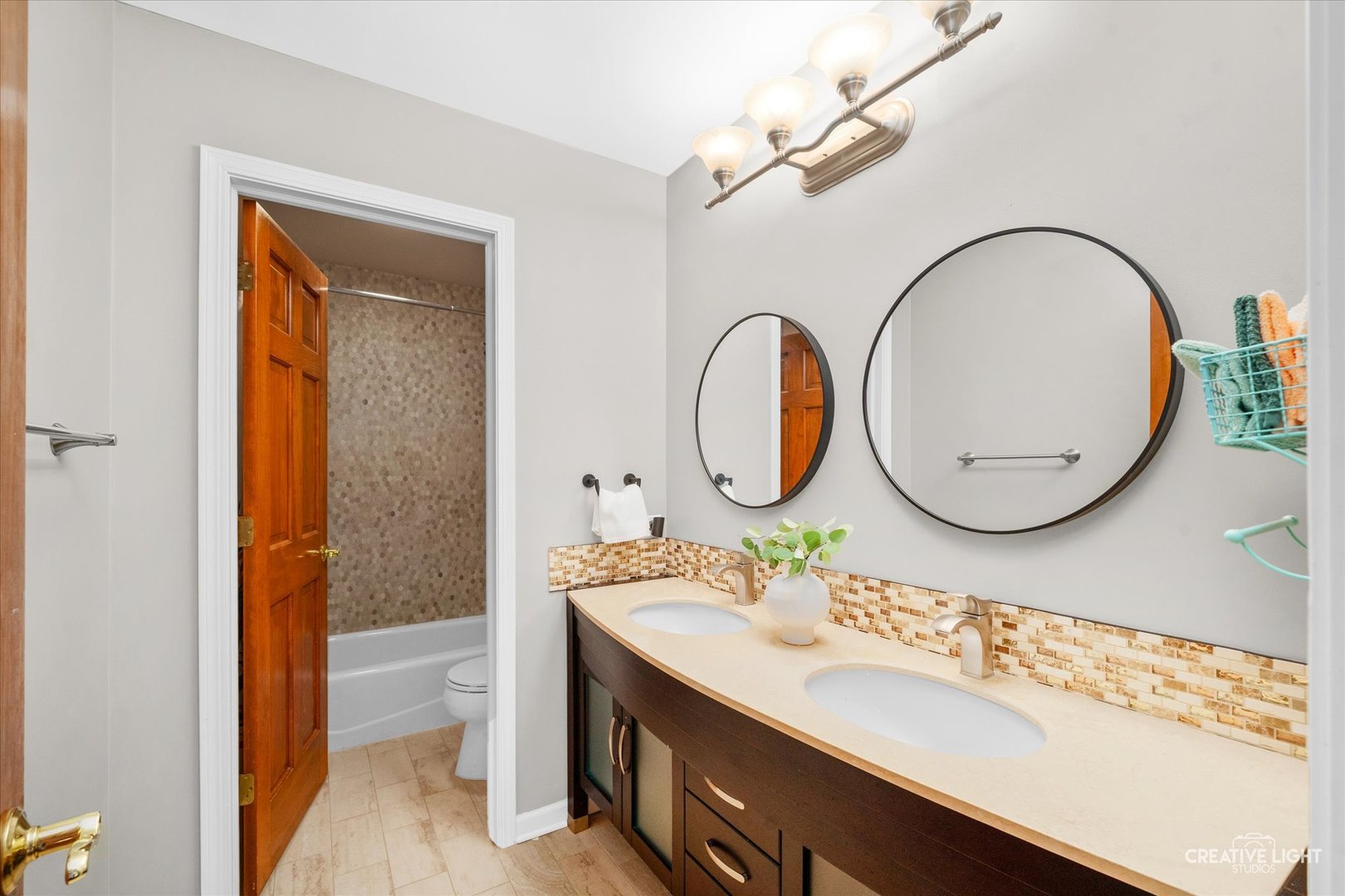 612 Waters Edge Drive, South Elgin, IL 60177