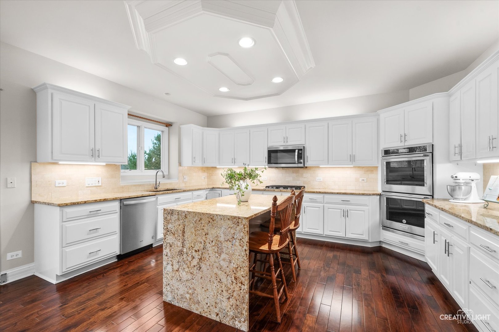 612 Waters Edge Drive, South Elgin, IL 60177