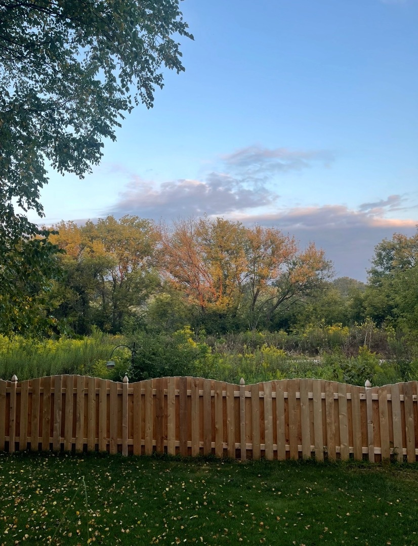 612 Waters Edge Drive, South Elgin, IL 60177